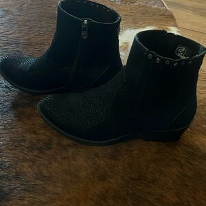Blowfish Malibu black vegan suede studded short booties sz 8.5 LBN